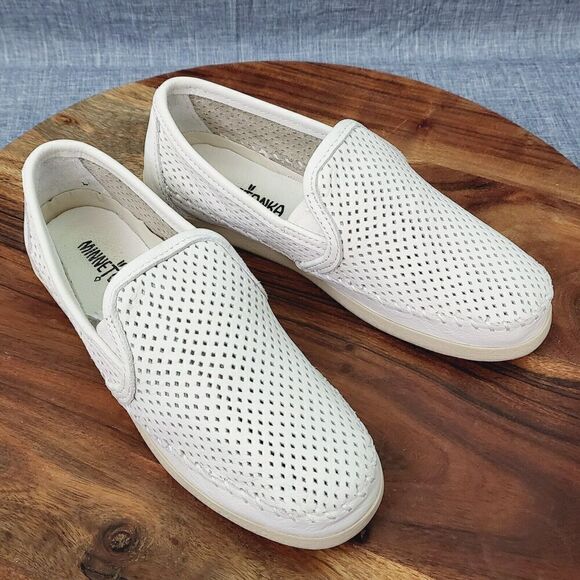 Minnetonka Pacific Slip On Loafer White Perforated Leather Women's 7.5 (Tag 8.0) - Picture 11 of 11